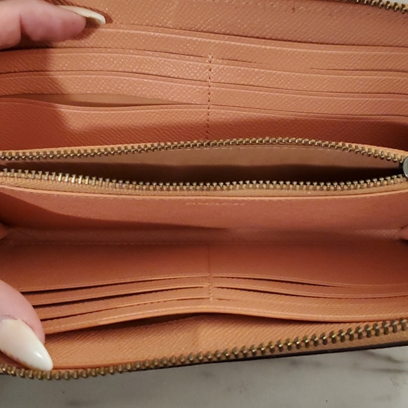 Coach Wallet - Picture 6 of 7